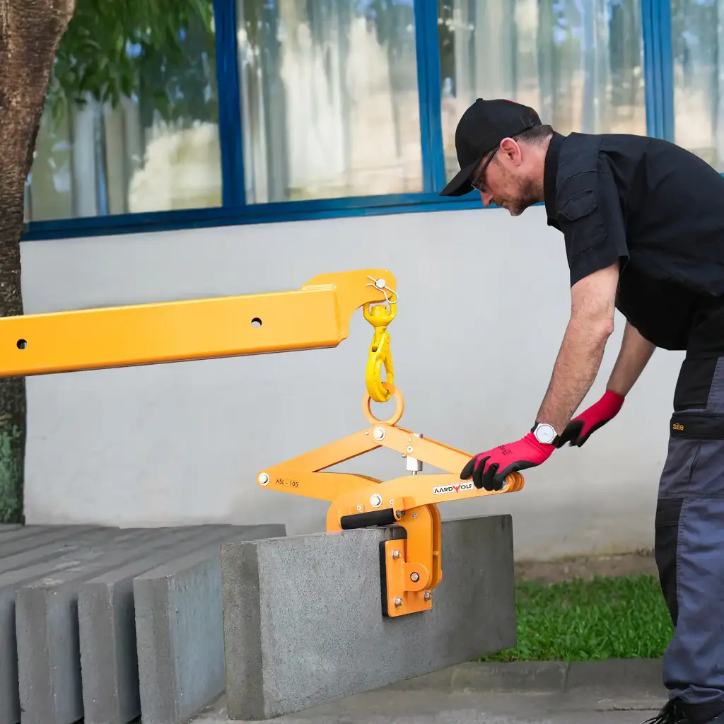 Scissor-Clamp-Lifter-ASL105-working-1.webp
