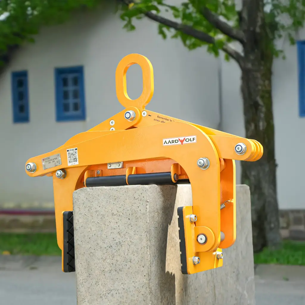 Scissor-Clamp-Lifter-ASL300-working-3.webp