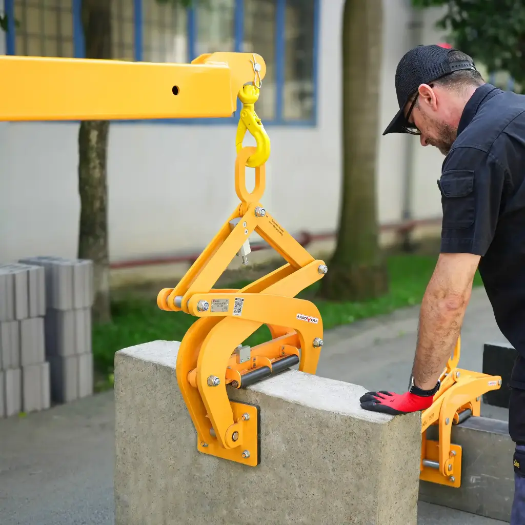 Scissor-Clamp-Lifter-ASL300-working.webp